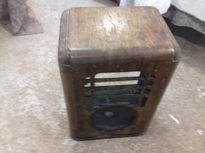 1930s radio for restoration